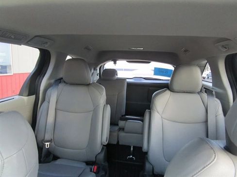 Used 2023 Toyota Sienna XLE image 35