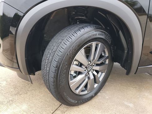 Certified 2025 Nissan Pathfinder SV image 31