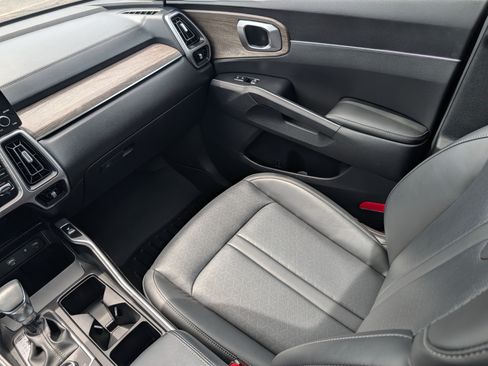 Certified 2023 Kia Sorento S w/ Panoramic Sunroof Package AWD/4WD image 11