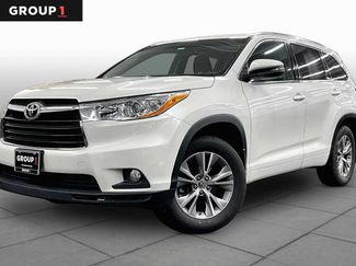 Used 2015 Toyota Highlander XLE AWD/4WD video 1