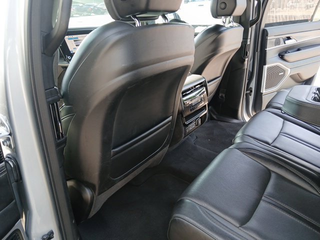 Used 2024 Jeep Wagoneer L Series II AWD/4WD image 20