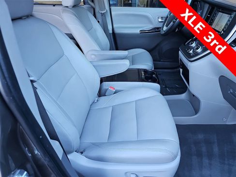Used 2020 Toyota Sienna XLE image 18