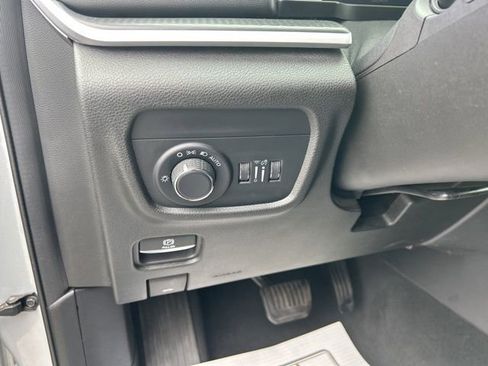 Used 2023 Jeep Grand Cherokee L Laredo image 17