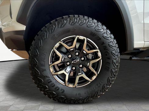 Used 2024 Chevrolet Colorado ZR2 AWD/4WD image 32