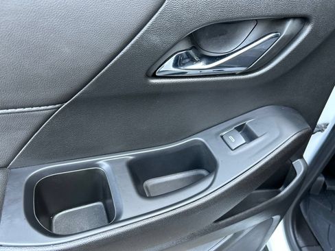 Used 2022 Chevrolet Traverse LT w/ LPO, Floor Liner Package AWD/4WD image 24