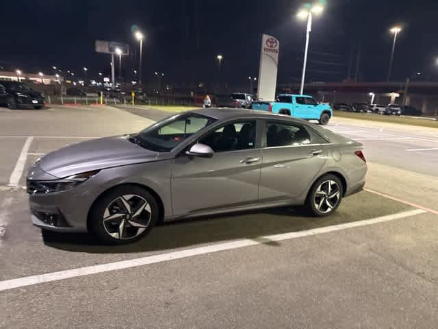 Used 2023 Hyundai Elantra Limited FWD image 6