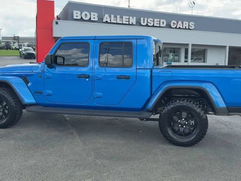 Used 2025 Jeep Gladiator Sport AWD/4WD image 4