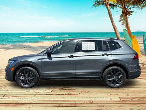 Used 2023 Volkswagen Tiguan SE image 3