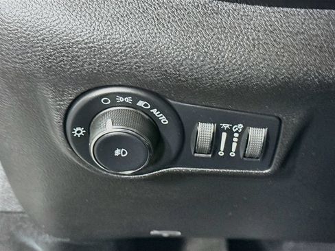 Used 2023 Jeep Compass Limited w/ Sun and Sound Group AWD/4WD image 19