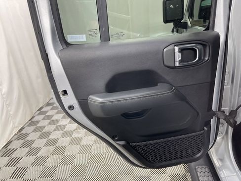 Used 2023 Jeep Wrangler Unlimited Sahara image 25