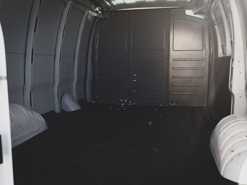 Used 2019 Chevrolet Express 2500 w/ Driver Convenience Package image 9