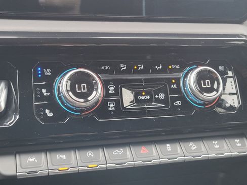 Used 2024 GMC Sierra 1500 AT4X image 23