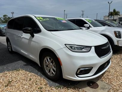 Used 2024 Chrysler Pacifica Touring-L