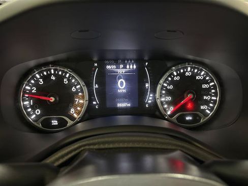 Used 2019 Jeep Renegade Latitude w/ Cold Weather Group AWD/4WD image 9