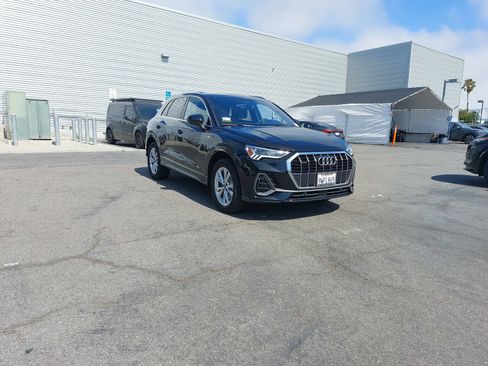 Used 2025 Audi Q3 2.0T Premium w/ Convenience Package AWD/4WD image 2
