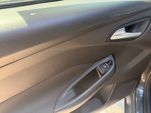 Used 2017 Ford Focus ST FWD image 33