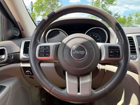 Used 2012 Jeep Grand Cherokee Laredo w/ Laredo E Group AWD/4WD image 21