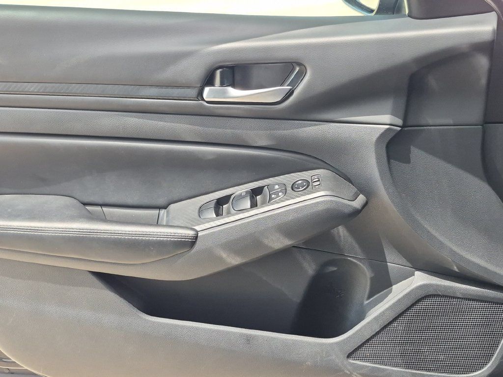 Certified 2025 Nissan Altima 2.5 SV FWD image 17
