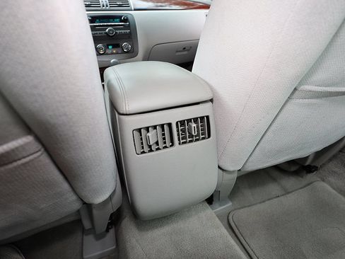 Used 2009 Buick Lucerne CX FWD image 30