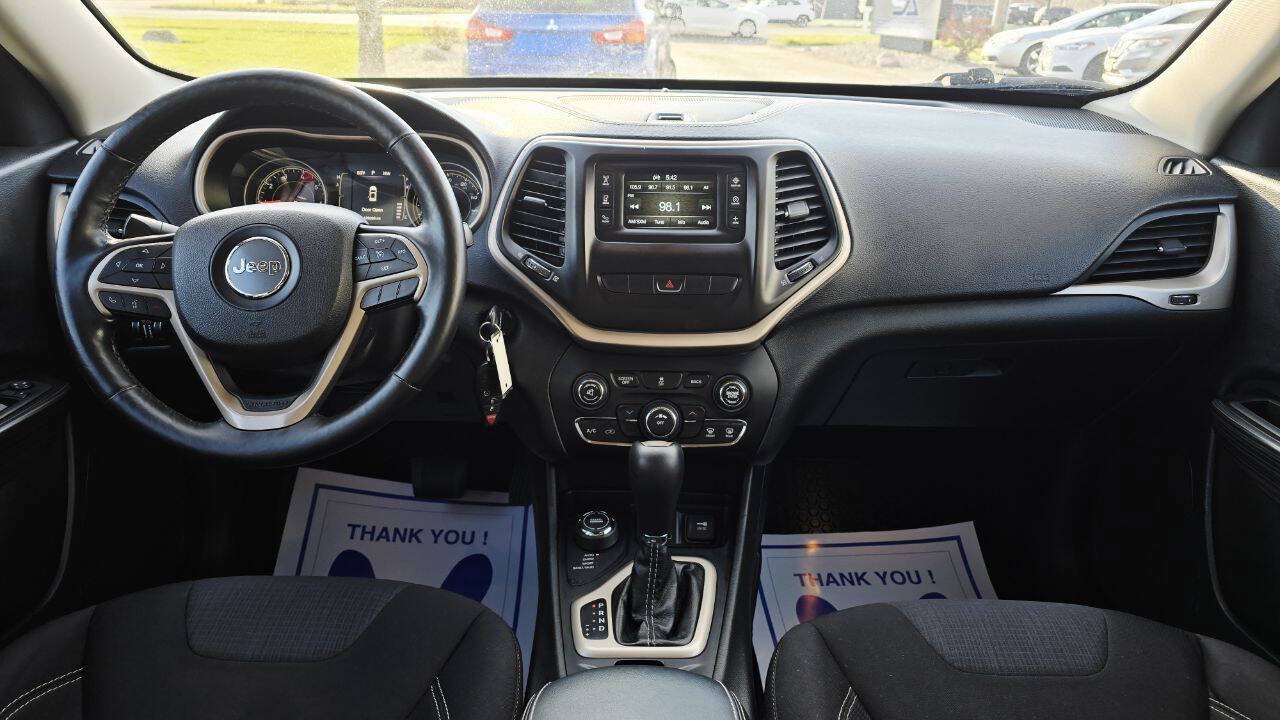 Used 2015 Jeep Cherokee Latitude w/ Cold Weather Group AWD/4WD image 16