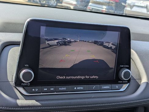 Used 2025 Nissan Rogue SV AWD/4WD image 18