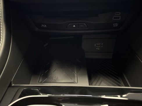 New 2026 Chrysler Pacifica Limited w/ Uconnect Theater Family Group image 23