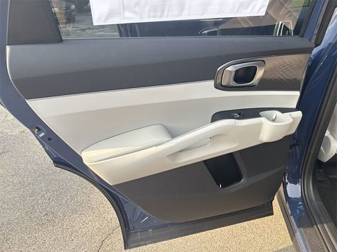 New 2025 Kia Sorento S image 24