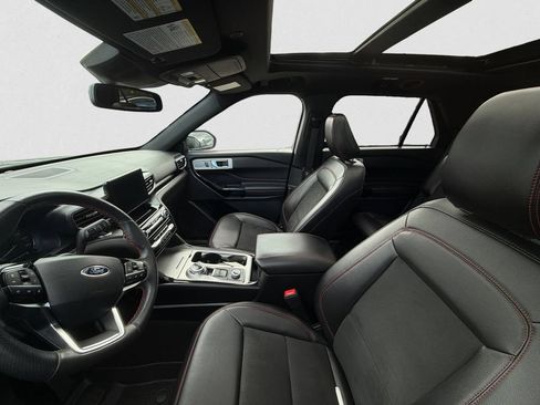 Certified 2023 Ford Explorer ST-Line AWD/4WD image 7