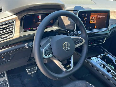 Certified 2025 Volkswagen Atlas SEL Premium R-Line AWD/4WD image 10