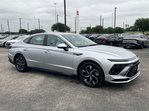 Used 2025 Hyundai Sonata SEL FWD image 2
