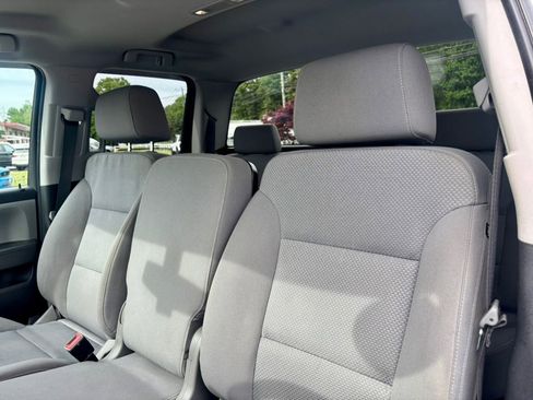 Used 2019 Chevrolet Silverado 1500 Custom w/ Custom Convenience Package AWD/4WD image 17