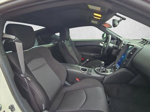 Used 2020 Nissan 370Z Coupe RWD image 17