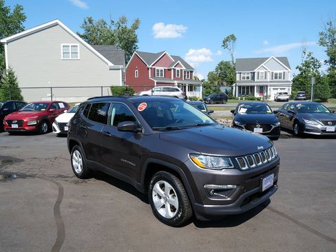 Used 2021 Jeep Compass Latitude w/ Driver Assistance Group AWD/4WD image 2