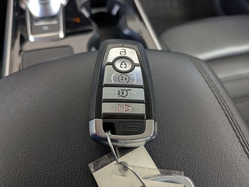 Certified 2020 Ford Edge SEL w/ Convenience Package AWD/4WD image 32