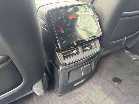 New 2026 Cadillac Vistiq Platinum image 19