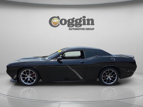 Used 2022 Dodge Challenger GT RWD image 2