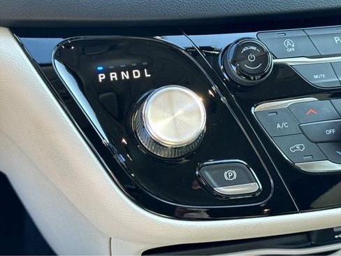 Used 2019 Chrysler Pacifica Touring Plus image 24