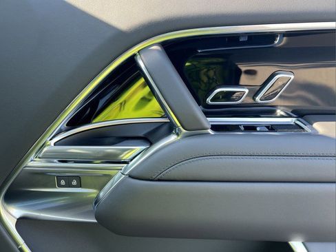 New 2025 Land Rover Range Rover Long Wheelbase SE image 20