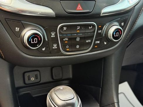 Used 2018 Chevrolet Equinox Premier FWD image 20