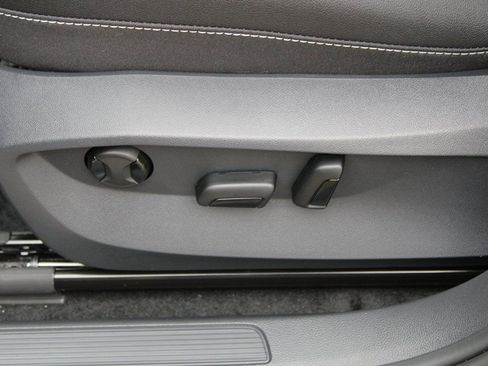 New 2026 Volkswagen Taos SEL AWD/4WD image 10