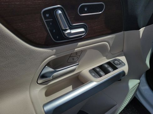 Used 2023 Mercedes-Benz GLB 250 4MATIC image 22