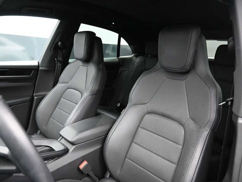 Certified 2025 Porsche Macan Electric RWD image 5