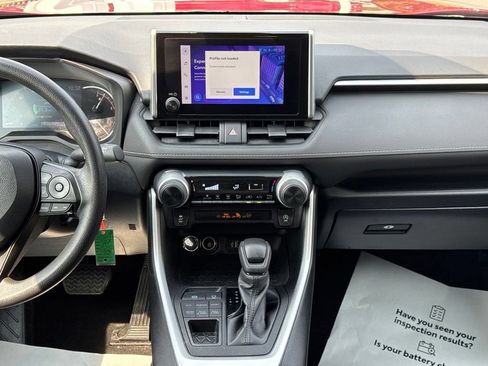 Used 2023 Toyota RAV4 LE AWD/4WD image 19
