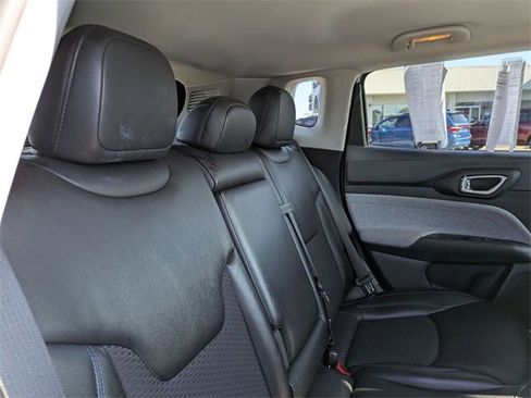 Used 2022 Jeep Compass Latitude image 26