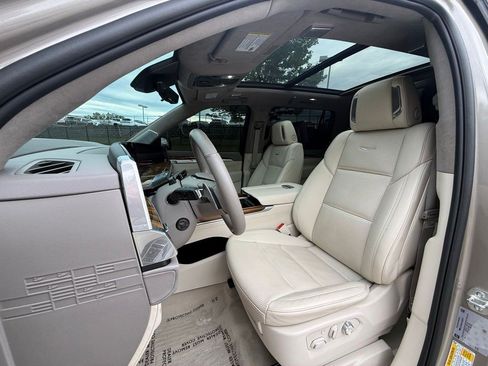 Certified 2025 Cadillac Escalade ESV Sport Platinum w/ LPO, ONYX Package AWD/4WD image 9