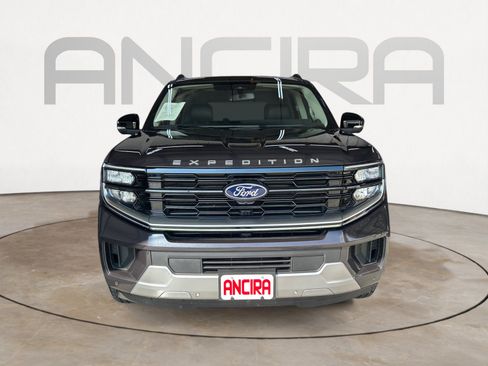 Used 2025 Ford Expedition Platinum w/ Driver's Package AWD/4WD image 5