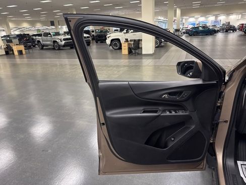 Used 2019 Chevrolet Equinox LT image 19