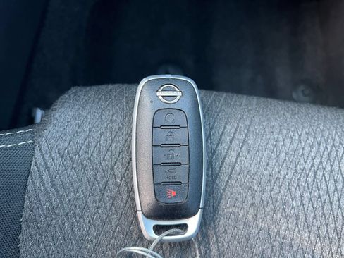 Used 2025 Nissan Rogue SV AWD/4WD image 21