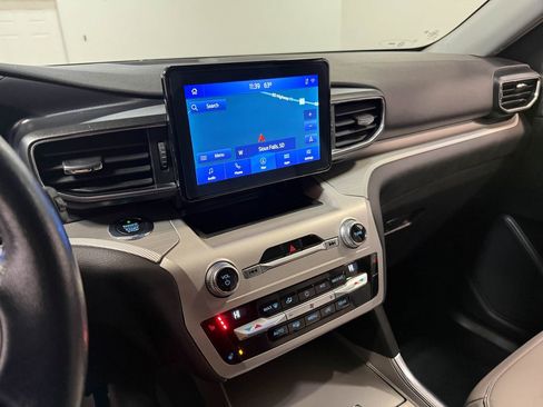 Used 2021 Ford Explorer XLT w/ Equipment Group 202A AWD/4WD image 70