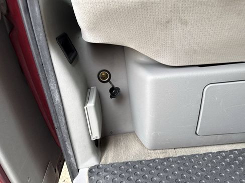 Used 1999 Volkswagen Eurovan MV FWD image 14